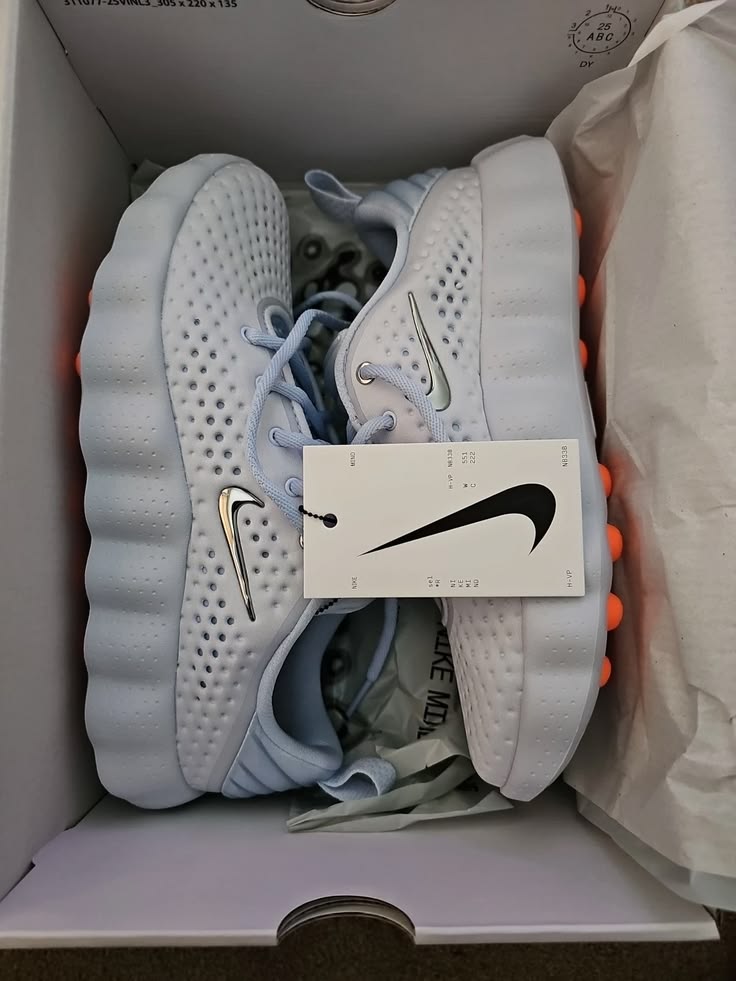 Nike Sneakers - Image 3
